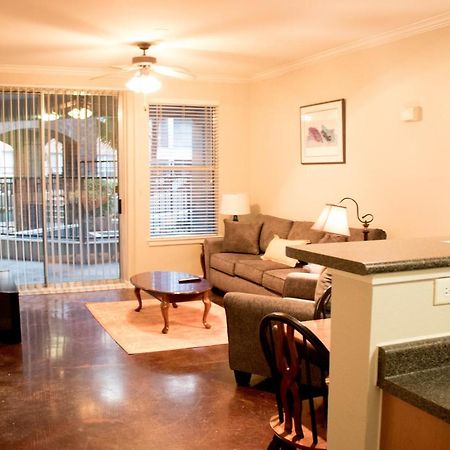 Downtown Dallas Beautiful Poolside Apartment Eksteriør billede