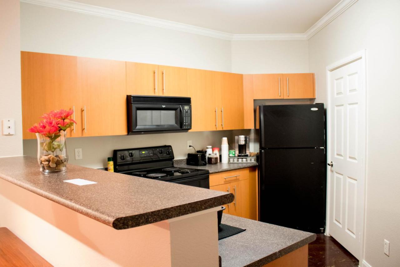 Downtown Dallas Beautiful Poolside Apartment Eksteriør billede